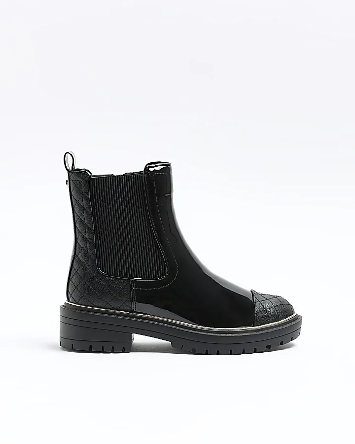 Black quilted chelsea boots