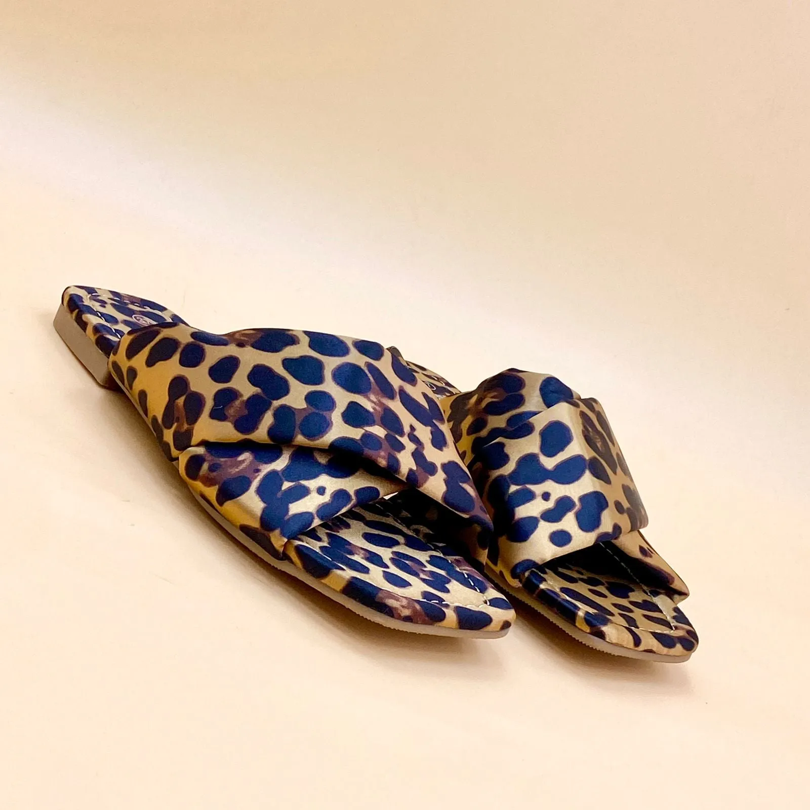 NEW , WOMEN SLIPPERS S8