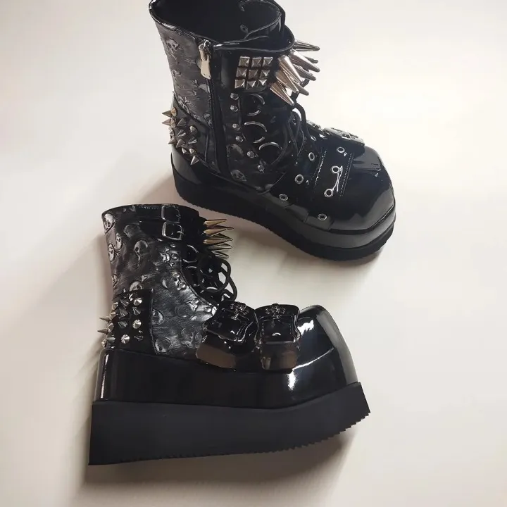 Women's Glossy Rivet Buckle Belt Decor Wedge Sole Ankle Boots