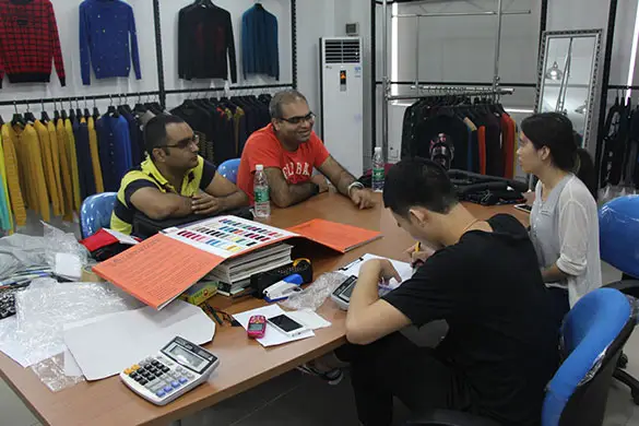 為印度大型服裝批發商提供客製毛衣大貨生產