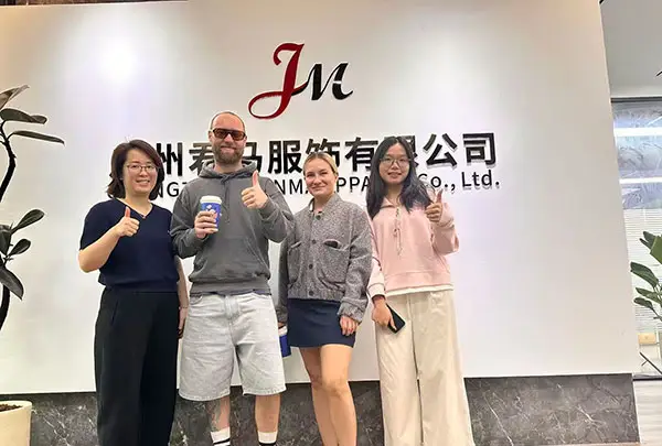 為俄羅斯知名男裝毛衣品牌提供專業 ODM 生產